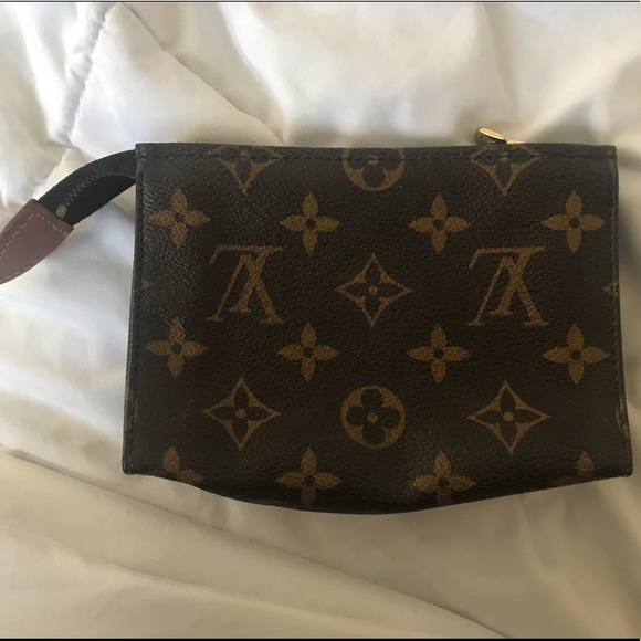 Louis Vuitton Wallet - Picture 1 of 9